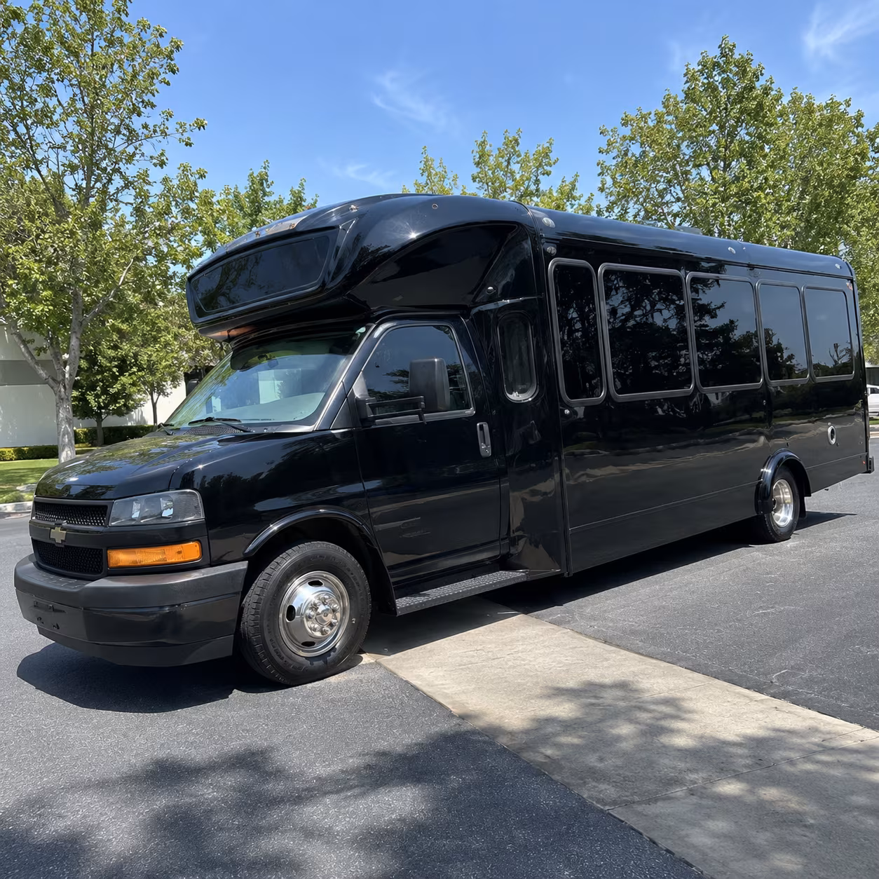beaverton 15 passenger party bus